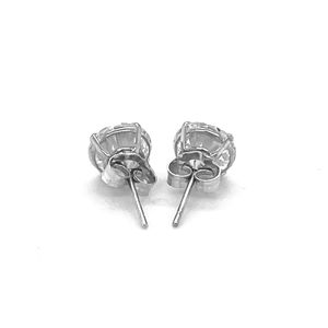 Pendientes de Oro Blanco de 14k con Moissanita y Circonita Cúbica Facetada de 7mm en Tono Blanco - Product Image 3
