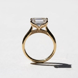 Anillo de Compromiso Clásico para Mujer, Oro Amarillo de 18K, Corte Esmeralda, Estilo Vintage, con Diamante Cultivado en Laboratorio, Certificado IGI - Product Image 1