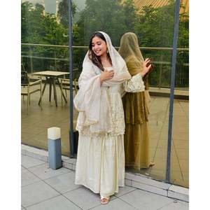 Salwar Kameez en soie de créateur - Ensemble haut et bas pour soirée avec dupatta, taille XL - Product Image 1