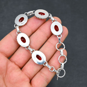 Bracelet de luxe unisexe en argent sterling plaqué argent avec grenat rouge et diamants de laboratoire, taille ovale 10x14 mm, 5 pierres, réglable - Product Image 4