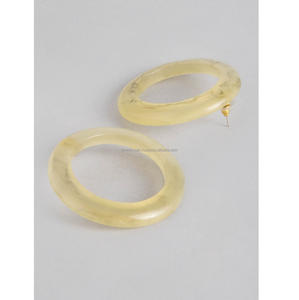 Pendiente de aro ovalado de diseño de tendencia, joyería lisa, pendientes de aros semiabiertos en forma de C, accesorios y de moda - Product Image 1