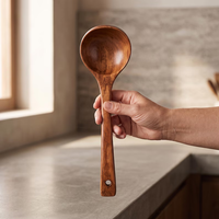 Grande cuillère de cuisine en bois, ustensile de cuisine en bois fait main, cuillère de service rustique, cuillère en bois naturel, cadeau pour cuisine champêtre