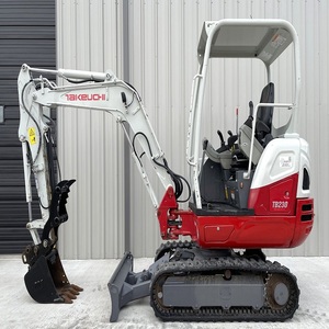 Mini-excavatrice Takeuchi TB230 puissante avec un design compact, un système hydraulique robuste et des performances fiables - Product Image 2