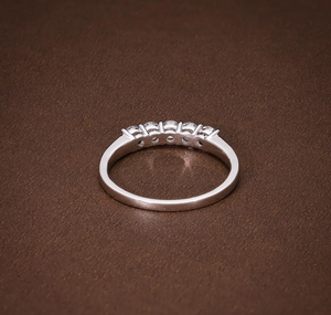 แหวนเงินวินเทจประดับเพชร รับรองโดย IGI สำหรับงานหมั้น งานแต่งงาน และโอกาสพิเศษสำหรับสุภาพสตรี ขายส่ง - Product Image 3