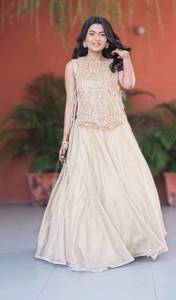 Elegante Vestido Maxi Naranja de Satén con Bordado y Pedrería, Cuello Halter, Corte en A, Dobladillo Acampanado, Sin Mangas, para Fiesta - Product Image 3