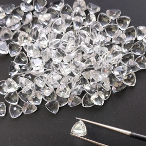 Topacio Blanco Natural de 5.5MM con Corte Trillón, Gema Suelta de la Mejor Calidad para la Fabricación de Joyas - Product Image 1