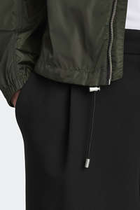 Veste coupe-vent 100% polyester en gros, personnalisable, haute qualité, respirante et confortable, imperméable, pour hommes - Product Image 4