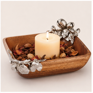 Bol de service carré en bois d'acacia artisanal de luxe avec accents en étain fin, noisette et feuilles – Vaisselle décorative haut de gamme - Product Image 2