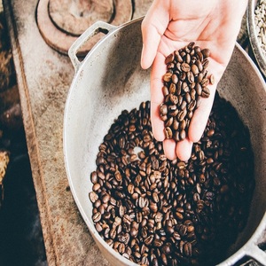 Granos de Café Recién Tostados con Sabor Intenso, Aroma Fragante y Calidad Consistente para Máquinas de Espresso, Preparación por Goteo y Cafeterías - Product Image 3