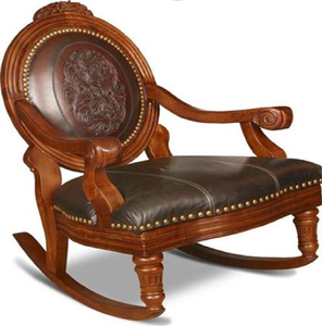 Fauteuil à bascule en bois sculpté avec soin, doté d'un dossier orné de motifs de feuilles, disponible à prix de gros. - Product Image 3