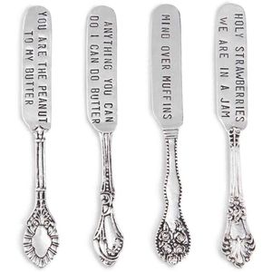 Set di coltelli da tavola Mud Pie Silver include uno spalmatore - Product Image 1