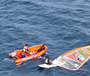Bateau en PE durable 3,7 m // Capacité 7 personnes // Performance anti-ondes // Bateau en polyéthylène - Product Image 1