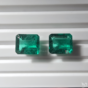 Paire d'émeraudes de laboratoire, 12,20 carats au total, taille émeraude, pierres vertes brutes pour bijoux personnalisés - Product Image 3