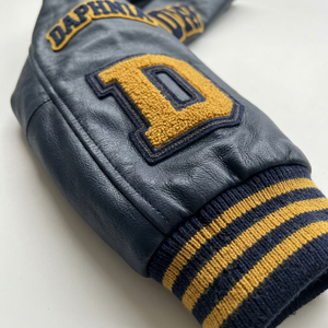 Fabricant OEM, veste de baseball bomber en cuir personnalisée de haute qualité avec broderie en chenille pour hommes, style universitaire, veste varsity courte - Product Image 5