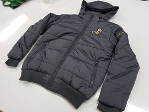 Chaqueta Cortavientos Personalizada para Hombre con Tela de Alto Rendimiento, Diseño Moderno para Exteriores, Chaqueta Acolchada con Capucha y Logotipo Bordado - Product Image 1