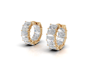 Pendientes Huggie con Diamantes de Corte Esmeralda en Oro Amarillo con Engaste de Garras, Estilo Geométrico de Lujo para Mujer, Uso Diario - Product Image 1