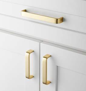 Poignée de porte en laiton Urban Edge, bouton en laiton au design épuré, quincaillerie en laiton de forme minimale, ensemble de poignées modernes en laiton - Product Image 3