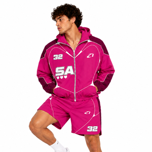 Conjunto Deportivo Moderno Personalizado con Chaqueta Cortavientos Rosa con Capucha y Pantalones Cortos para Correr, con Ribete Reflectante y Transpirable, de Nailon - Product Image 4