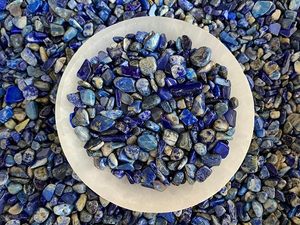 Venta al por Mayor de Grava de Cristal de Lapislázuli Grabada de 3-5mm, Piedra Curativa a Granel para Decoración del Hogar y Regalos en Amayra Crystals Exports - Product Image 3