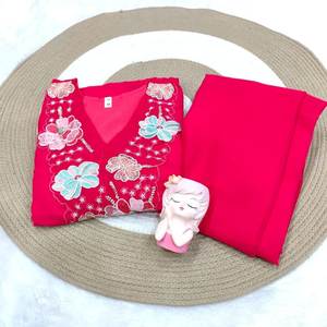 La temporada festiva requiere atuendos que brillen con la misma luminosidad que las celebraciones. Con este conjunto festivo de georgette puro, ¡estás listo para la fiesta! - Product Image 6