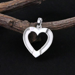 Colgante de Plata 925 Hecho a Mano de Alta Calidad con Forma de Corazón de 20mm para Guardar Pelo de Caballo, Ideal para la Creación de Joyas y Collares - Product Image 1