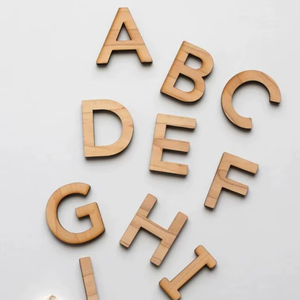 Alphabet élégant en MDF découpé au laser pour la décoration intérieure, lettres en bois MDF modernes pour une décoration personnalisée par la collection artisanale. - Product Image 1