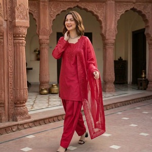 Costume Salwar traditionnel rouge pour femmes, longueur cheville, avec dupatta brodé, coupe régulière, style Inde Pakistan, tenue de mariage - Product Image 4