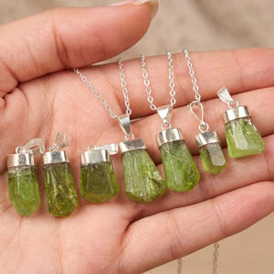 Collar con colgante de peridoto de la mejor calidad, plata de ley 925, peridoto verde de Suppat, Kohistan, Pakistán. - Product Image 1