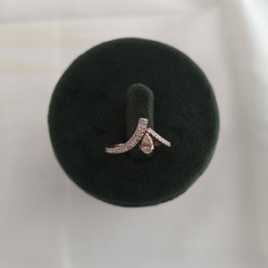 Anillo de Oro Rosa de 18K con Diamante Corte Marquesa en Forma de V para Mujer, Elegante Banda Pavé Chevron, Joyería Fina para Boda, Fiesta, Uso Diario, Regalo - Product Image 4