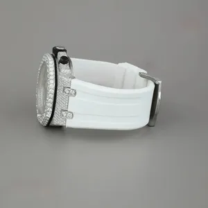 Montre pour homme entièrement sertie de moissanite, cadran blanc à chiffres, mouvement quartz, luxe hip-hop personnalisé avec affichage de la date - Product Image 2