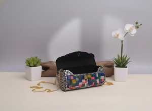 Sac à main artisanal de luxe en métal mosaïque floral perlé et pierres, fait main pour femme, idéal pour mariages et soirées - Product Image 2