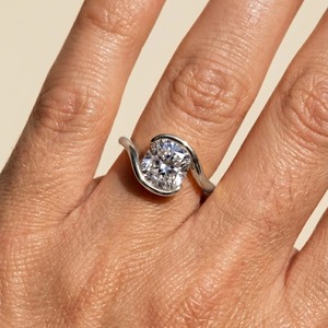 Anillo de compromiso solitario con diamante cultivado en laboratorio de 2.50 CT, corte cojín, en oro de 14K, diseño de onda cruzada, joyería fina personalizada para mujer. - Product Image 6