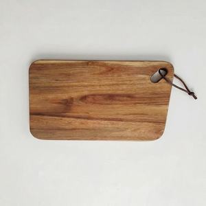 Tabla de cortar de madera de acacia rústica con asa, juego de tablas de servir para cocina, tabla de embutidos y pan. - Product Image 4