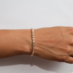Pulsera de Diamantes con Corte Esmeralda, Pulsera de Diamantes Cultivados en Laboratorio en Oro Sólido de 14K, Pulsera de Boda Minimalista de Oro Sólido para Ella - Product Image 6