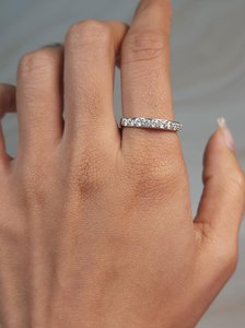 Anillo de banda chapado en oro de 18 quilates con diamante de laboratorio de 0.50 quilates para mujer |   Anillo de Aniversario de Bodas con Certificación IGI VS1 |   Joyería nupcial apilable - Product Image 1