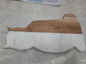 Planche à découper extra-résistante en bois et marbre, finition naturelle, pour une performance durable et une utilisation quotidienne en préparation culinaire. - Product Image 6