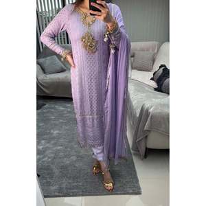 Ensemble de vêtements de soirée pour femmes, haut en faux georgette lourd avec bas et dupatta, look élégant - Product Image 5