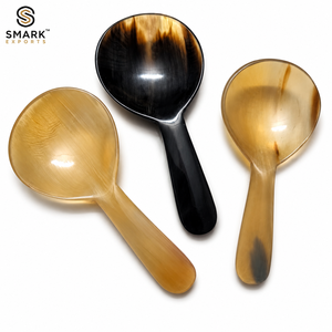 Cuillère en corne de buffle naturelle de designer, écologique, faite à la main, lisse et polie, pour servir salade, riz, curry - Product Image 4