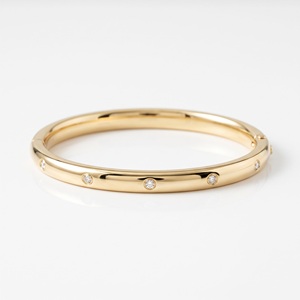 Bracelet jonc minimaliste en or 10 carats pour femme, bijoux fins de luxe modernes, certifié GIA, bijoux de créateur thaïlandais, fabrication OEM personnalisée - Product Image 3