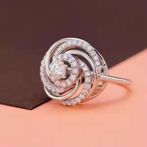 Anillo de Cóctel Espiral de Plata de Ley 925 con Circonita Cúbica de Diseño Halo y Corte Brillante de Lujo, Moderno, para Fiesta, Boda, Regalo - Product Image 1