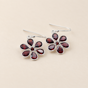 Boucles d'oreilles en argent sterling 925 de style artisanal, pendantes avec pierres précieuses grenat rouge, bijoux élégants pour femmes - Product Image 4