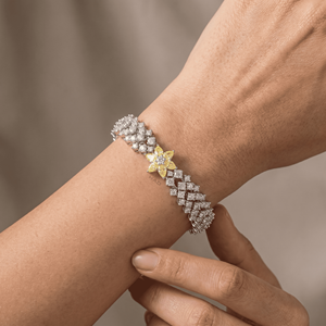 Brazalete de Cadena con Eslabones de Flores y Diamantes, Chapado en Rodio Plateado, de la Mejor Calidad, Ajustable, para Mujeres, Ideal para Fiestas, de la India - Product Image 1