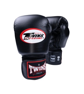 Guantes de Boxeo Twins Muay Thai Hechos a Mano de Cuero Genuino de Vaca con Agarre Completo para los Dedos, Cierre de Gancho y Bucle, Estilo Sanda, Transpirables - Product Image 1
