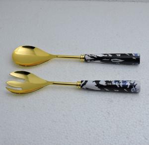 Service à salade de haute qualité en acier inoxydable avec finition dorée et manche en bois émaillé, ustensiles et accessoires de cuisine - Product Image 3