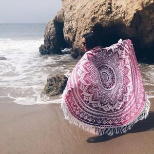 Tapiz Redondo con Borlas para Colgar en la Pared, Estilo Ombre Hippie Mandala Bohemio Indio, Mantel de 70 Pulgadas (178 cm) Rosa y Morado - Product Image 1