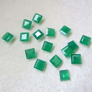 พลอยออนิกซ์สีเขียวทรงสี่เหลี่ยมขนาด 7x7 มม. คุณภาพเกรด AAA สำหรับงานออกแบบเครื่องประดับ ขายส่ง - Product Image 1