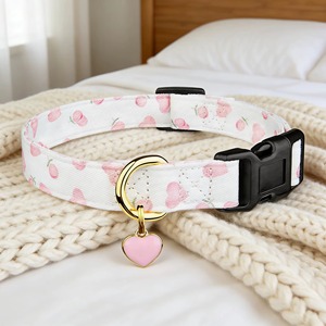 Collar de algodón sólido para perros, diseño de colgante de corazón y fresa, para perros pequeños, medianos y grandes, hecho a mano, lavable, accesorio para mascotas - Product Image 5