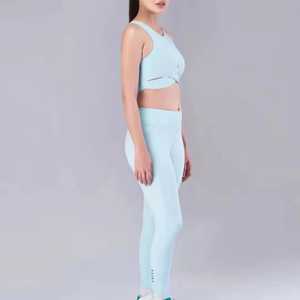 Conjunto de Yoga de 2 Piezas Azul Claro, Top Corto con Cuello Redondo y Espalda Cruzada, Leggings Largos de Cintura Alta, Sin Costuras, Transpirables, de Spandex y Poliéster - Product Image 6