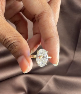 Bague en or avec diamant de laboratoire taille ovale, certifié IGI, couleur D, unisexe - Product Image 1