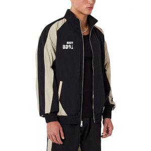 Ensemble veste et short en nylon coupe décontractée pour un confort maximal, style minimaliste pour hommes modernes. - Product Image 4